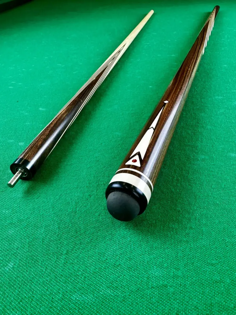 bilyardnyj-kij-8-dlinnyh-zapilov-palisandr-luczkij-inkrustacziya-treugolnik-2-scaled