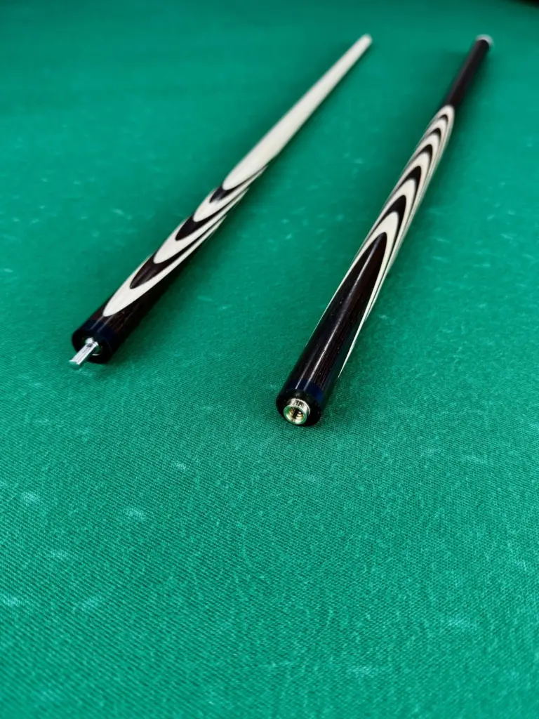 bilyardnyj-kij-8-zapilov-venge-aleksej-aryvanyuk-inkrustacziya-1-scaled