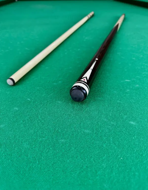 bilyardnyj-kij-8-zapilov-venge-aleksej-aryvanyuk-inkrustacziya-2-scaled