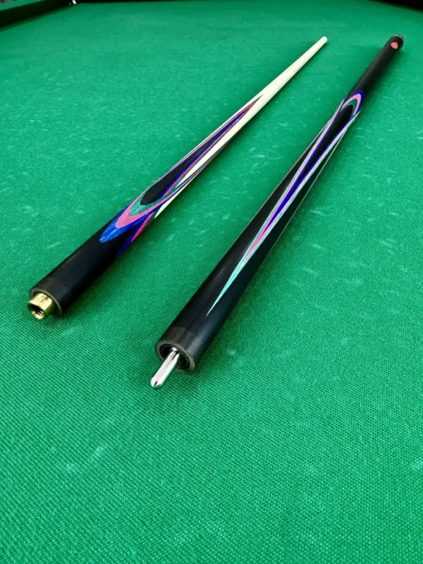bilyardnyj-kij-czvetok-popugaj-chernyj-sinij-zelenyj-malinovyj-grab-4-luchevoj-napryazhennyj-as-1-scaled