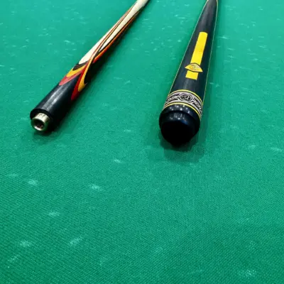 Бильярдный кий Цветок(попугай) черный+ желтый+ красный граб + венге 4 лучевой напряженный AS изображение