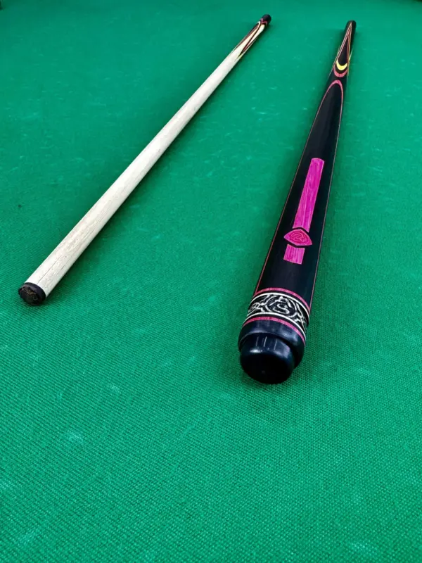 bilyardnyj-kij-czvetokpopugaj-chernyj-zheltyj-malinovyj-grab-4-luchevoj-napryazhennyj-as-4-scaled