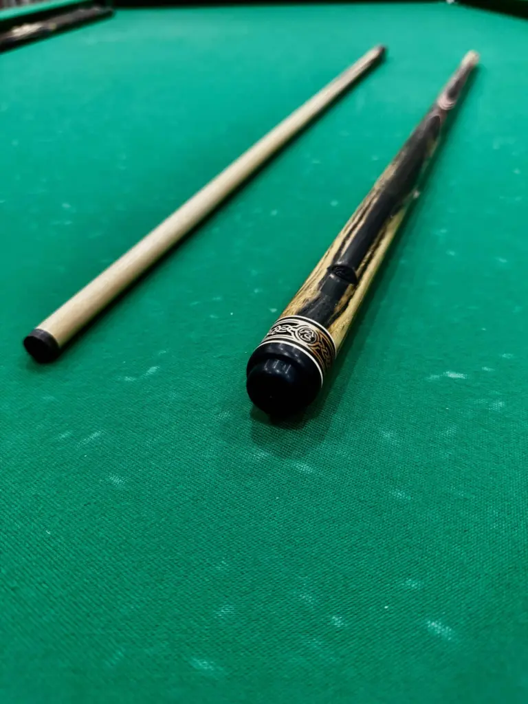 bilyardnyj-kij-czvetokpopugaj-mahengakrasnyj-grab-4-luchevoj-napryazhennyj-as-1-scaled