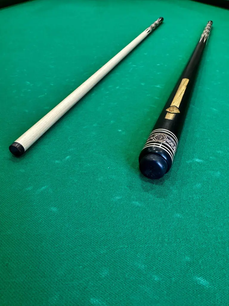 bilyardnyj-kij-korona-vosmi-perevaya-strela-eben-nasechka-3-scaled