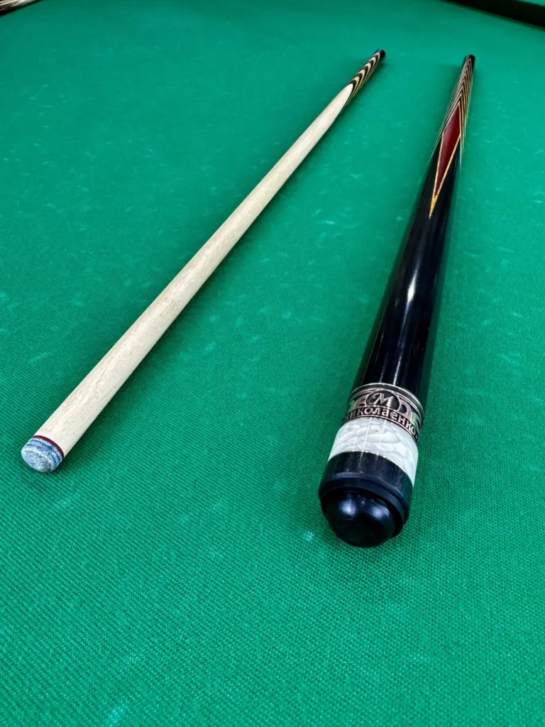 bilyardnyj-kij-nikolaenko-12-zapilov-chyornyj-grab-so-vstavkoj-lajsvud-1-scaled