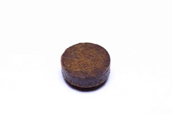 naklejki-triangle-13mm-pressovannyj-m-brend-3-scaled-2