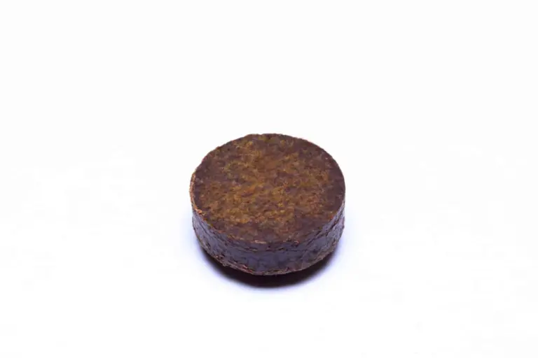 naklejki-triangle-13mm-pressovannyj-m-brend-3-scaled-2