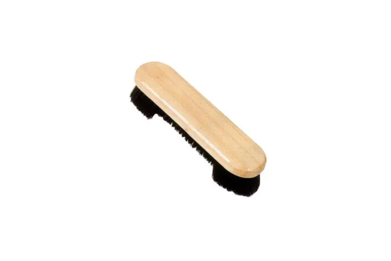 shhetka-dlya-bilyardnogo-sukna-9-nejlon-svetlaya-22sm-1