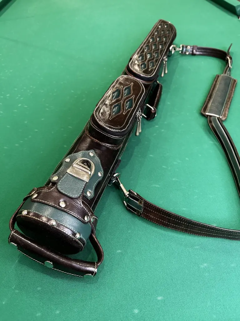 Тубус эксклюзивный ручная работа коричневый зеленые вставки 024|Тубус эксклюзивный ручная работа коричневый зеленые вставки 024 (2)|Тубус эксклюзивный ручная работа коричневый зеленые вставки 024 (3)|Тубус эксклюзивный ручная работа коричневый зеленые вставки 024 (4)|Тубус эксклюзивный ручная работа коричневый зеленые вставки 024 (5)|Тубус эксклюзивный ручная работа коричневый зеленые вставки 024 (6)|cue-case-24-1000×1000-1